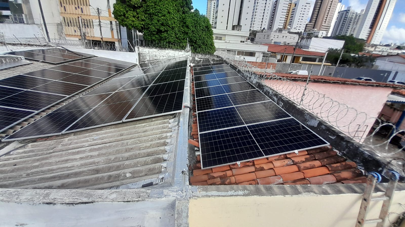 Projeto comercial Confiance Energy - painéis solares em empresa